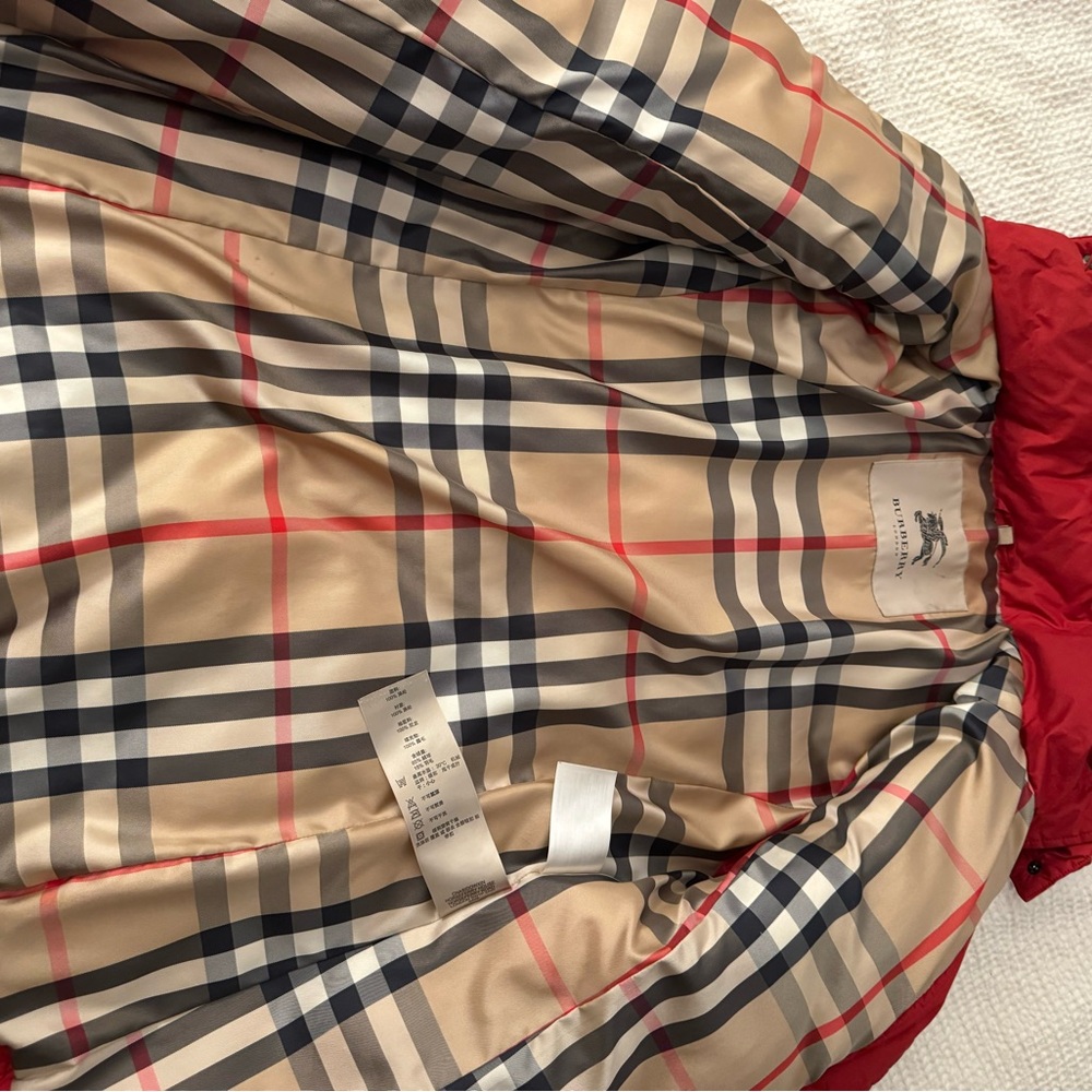 Burberry Red Coat with Iconic Beige Nova Check Lining - Picture 2 of 5